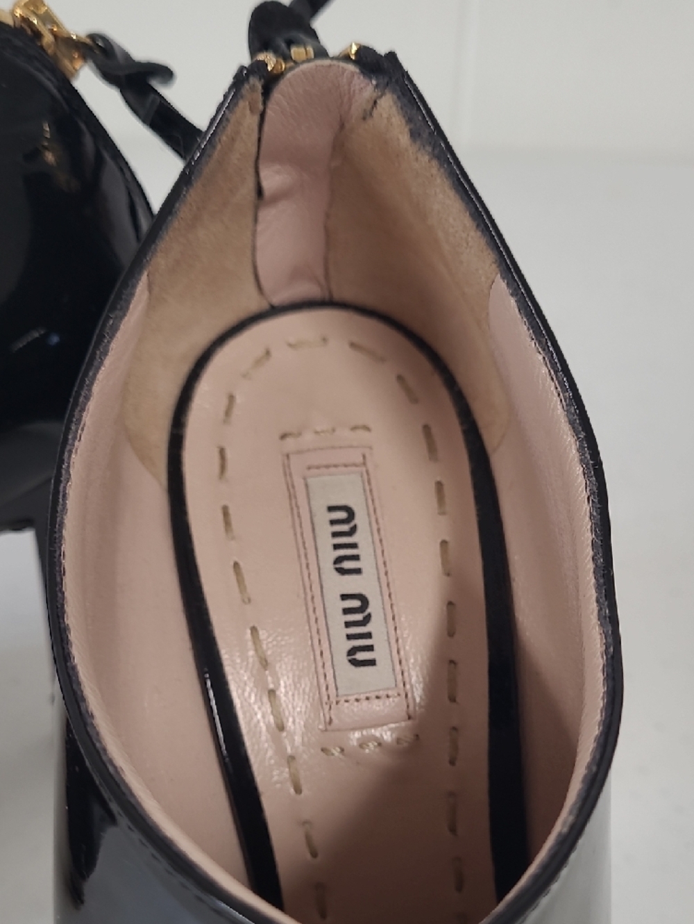 Miu Miu AUTHENTICATED Decollete Vernice 39 1/2 EU Black Patent Leather Booties - Picture 4 of 14